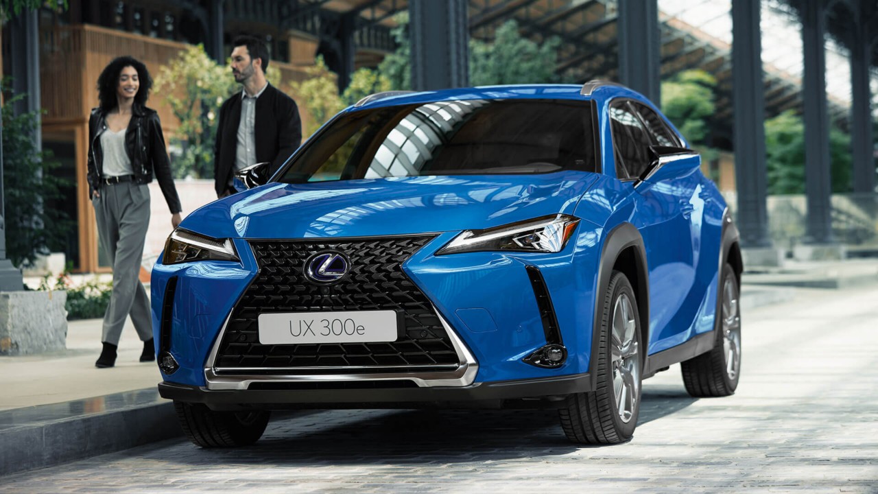 2020-lexus-ux-300e-gallery-15-1920x1080_tcm-3195-2030176