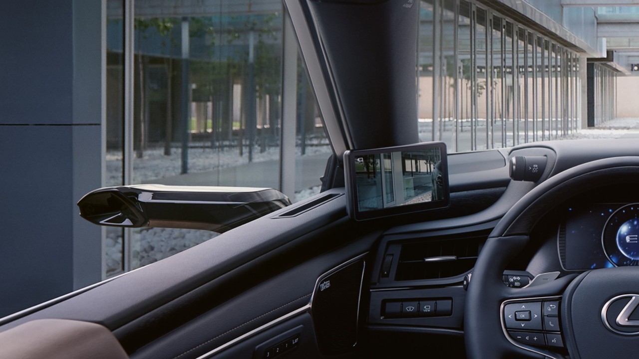 The digital side-view monitor on the Lexus ES