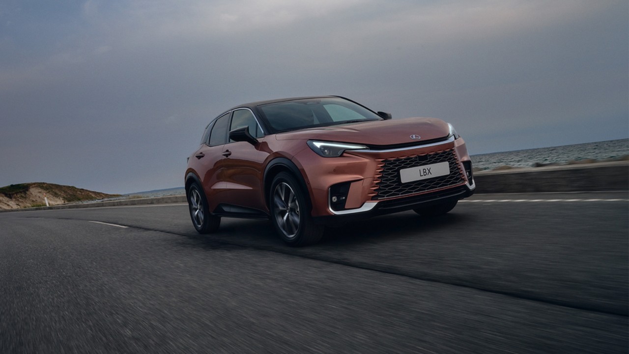 Lexus LBX selvopladende hybrid | Lexus Danmark