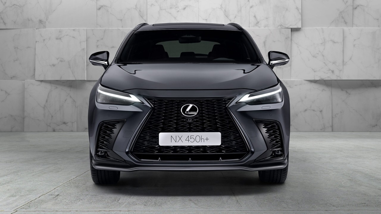 Lexus NX 450h+ forfra