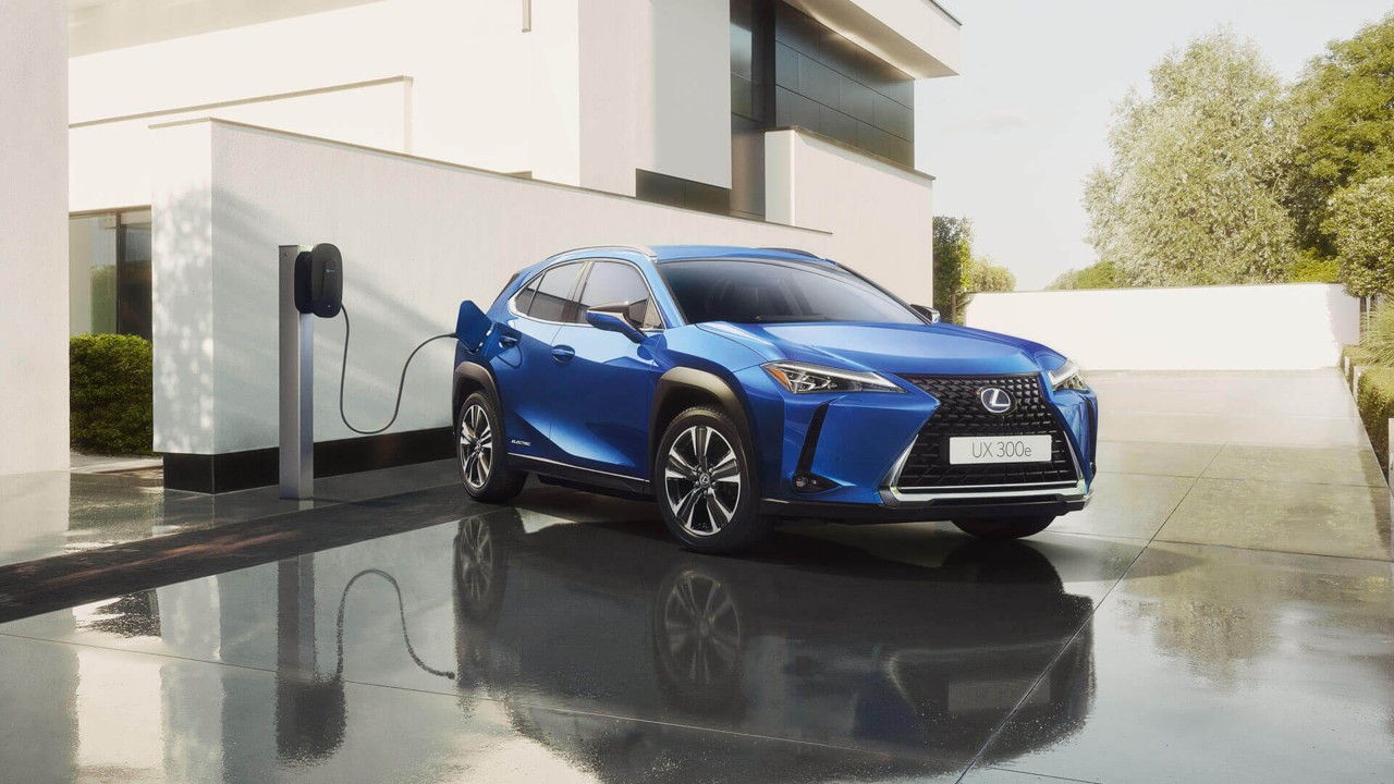 2021-lexus-ux-300e-gallery-exterior-04-1920x1080