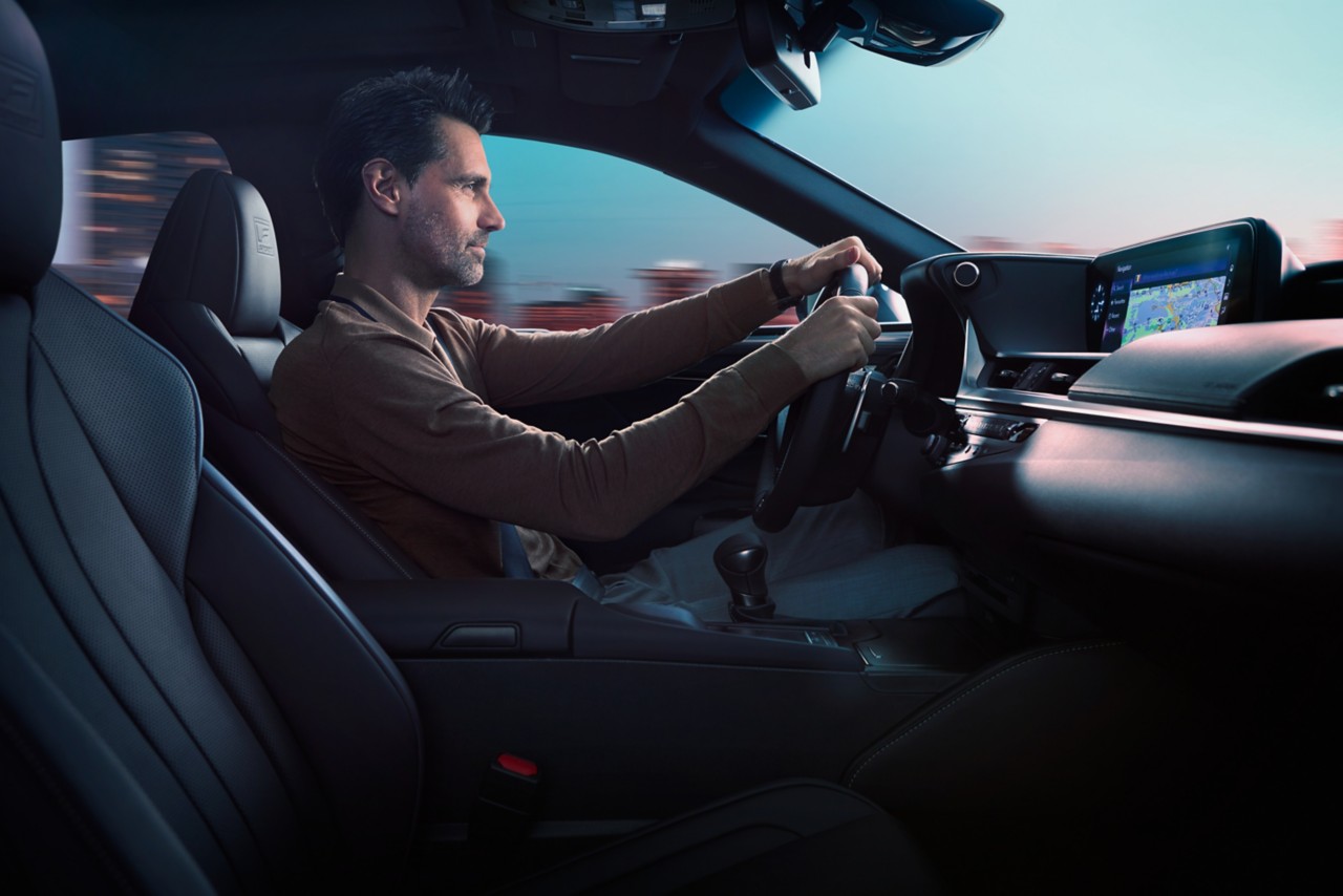 ES-4th-generation-lexus-self-charging-hybrid