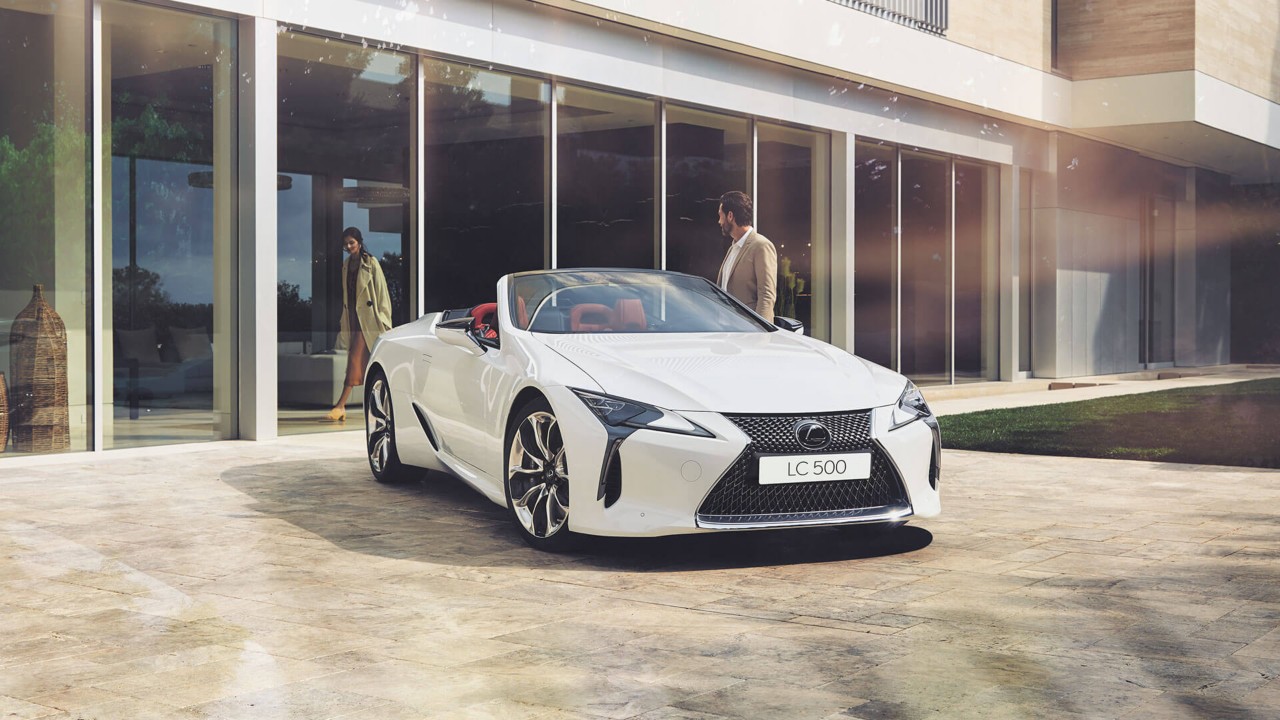 2020-lexus-lc-convertible-gallery-03-exterior-1920x1080tcm-3154-1996583
