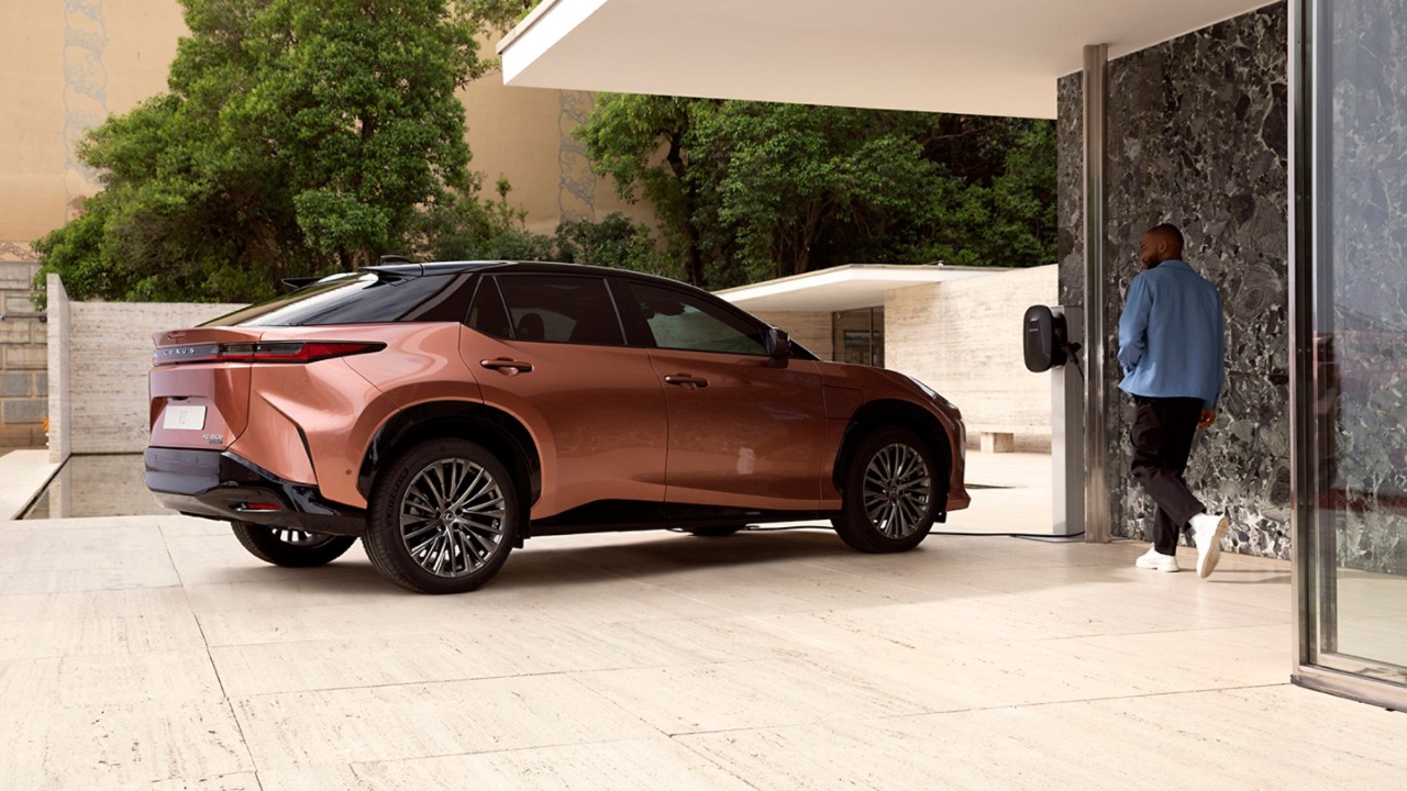 All electric Lexus UX 300e